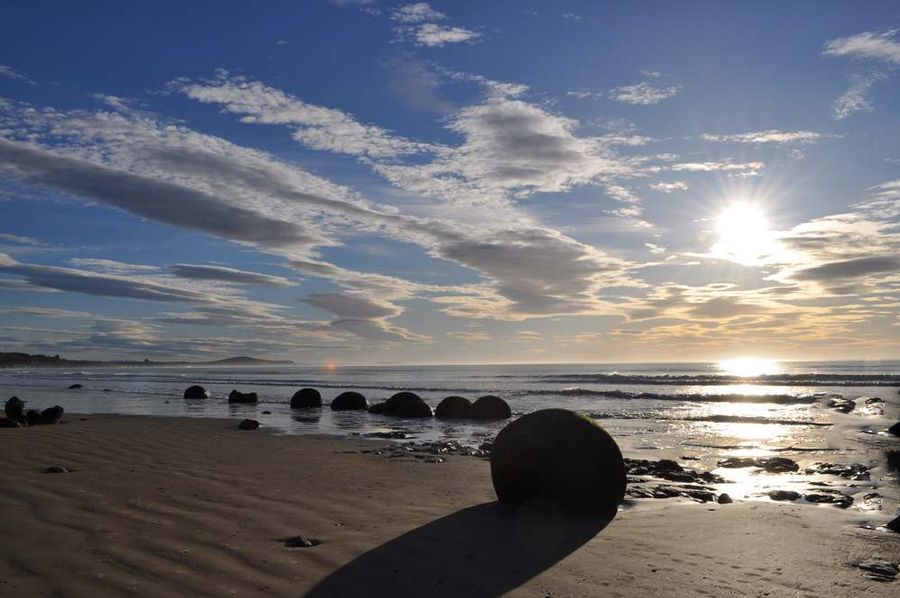 Moeraki Boulders Sun