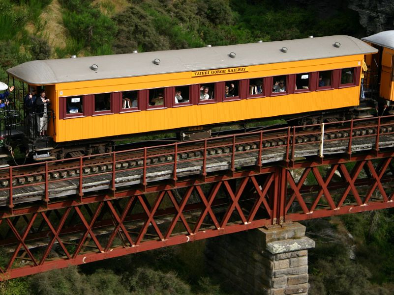 Iconic-Tours-Taieri-Gorge-02.jpg